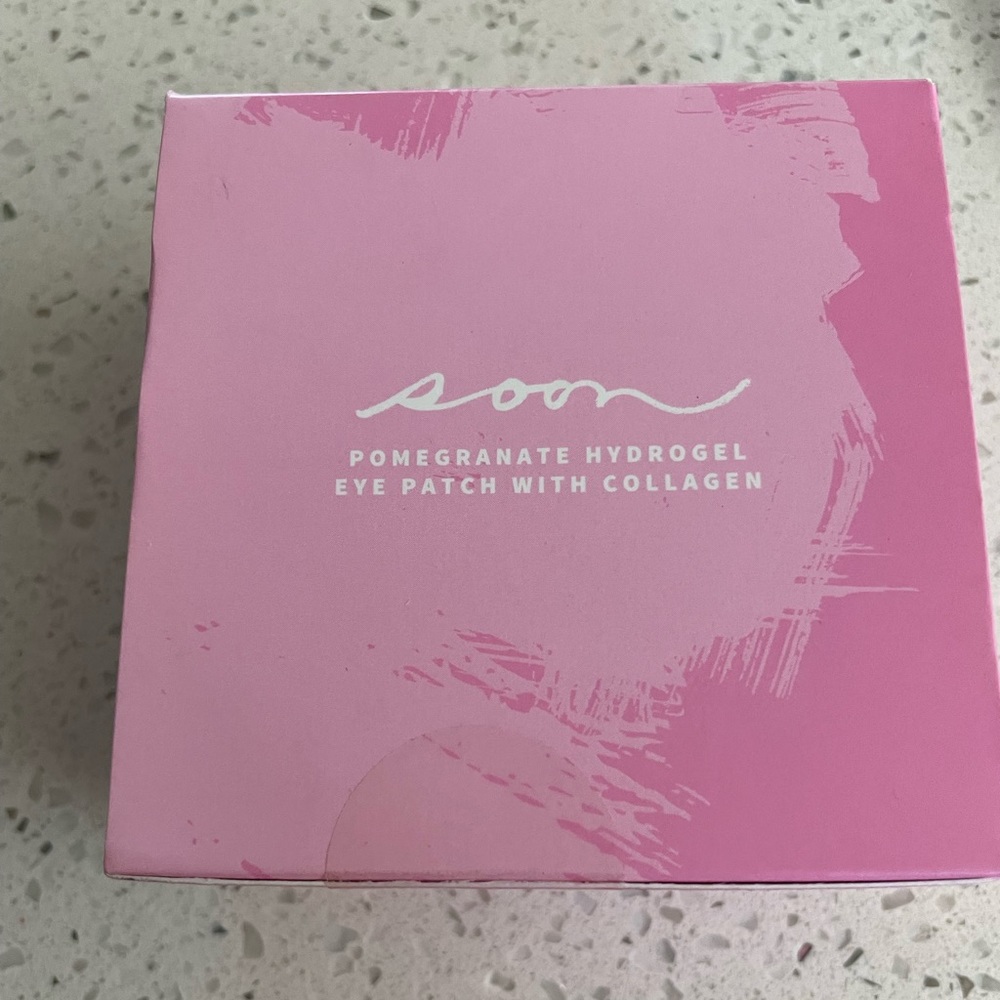 Soon brand pomegranate eye patch with collagen